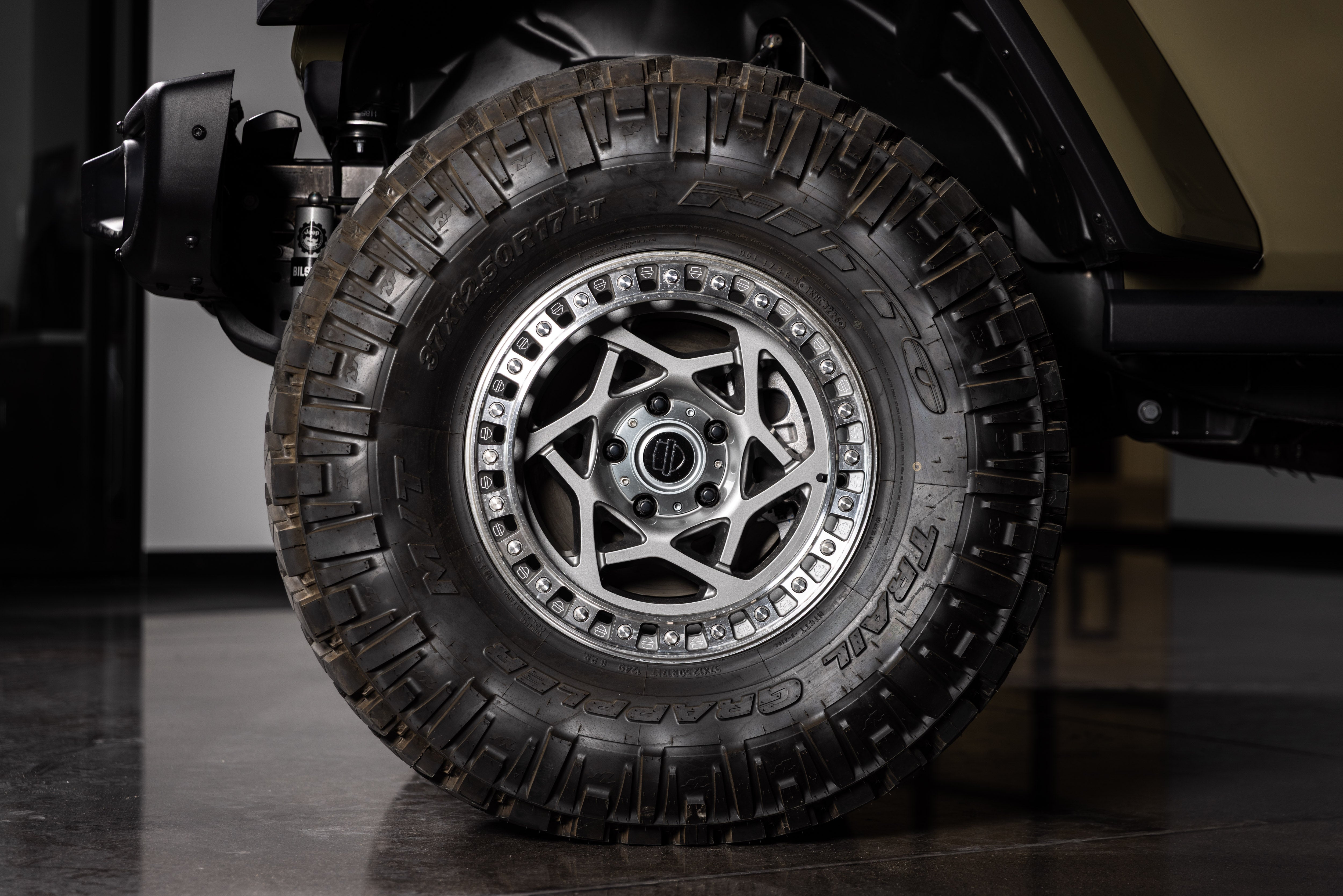 AMW 392 | HEMI Gladiator