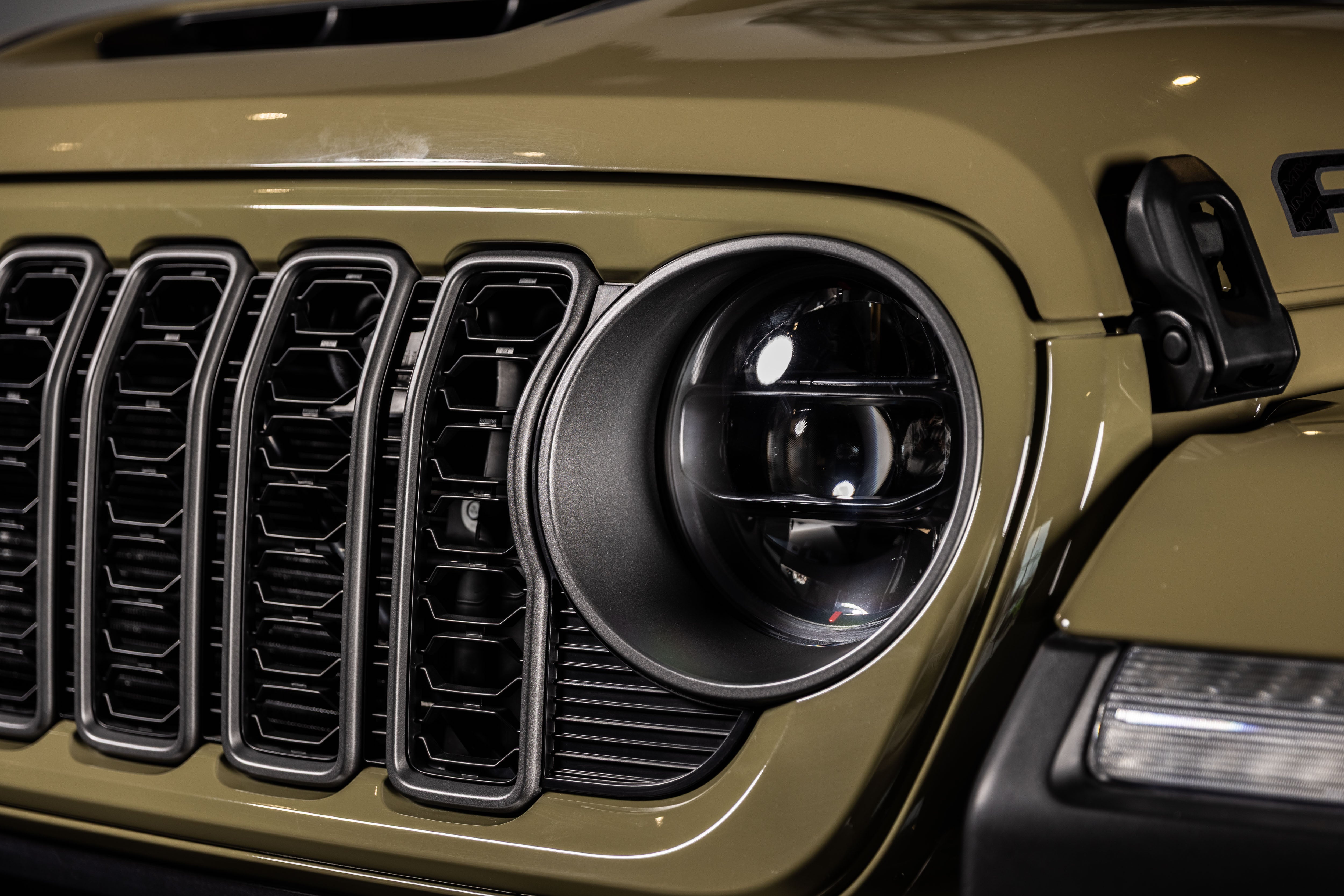 AMW 392 | HEMI Gladiator